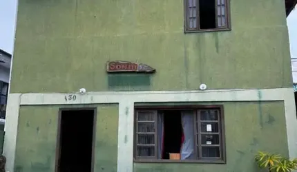 Casa tipo sobrado, com 6 dormitórios, para venda, no Centro de Ubatuba - SP.