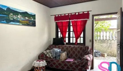 Casa com 4 dormitórios, para venda, na área central de Ubatuba - SP