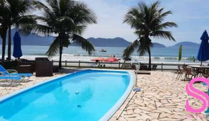Casa pé na areia, com 10 dormitórios, na Praia da Fortaleza, em Ubatuba - SP.