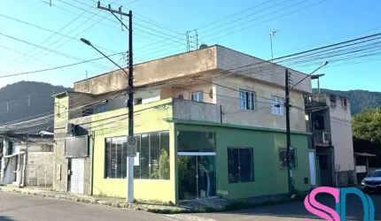 Imóvel com 2 pois comerciais e 1 apartamento com 3 dormitórios, para venda, no Centro de Ubatuba - SP