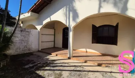 Imóvel com 03 dormitórios e edícula, situado no Bairro Umuarama, Ubatuba - SP.