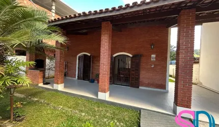 Casa com 3 dormitórios, para venda, no bairro Pereque Mirim, em Ubatuba - SP