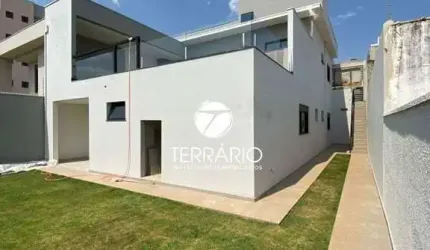 Casa à venda no Santa Luiza em Varginha com piscina e 3 suítes