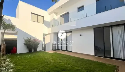 Casa à venda no Treviso em Varginha com churrasqueira, 3 quartos, 1 suíte, 3 banheiros e 2 vagas