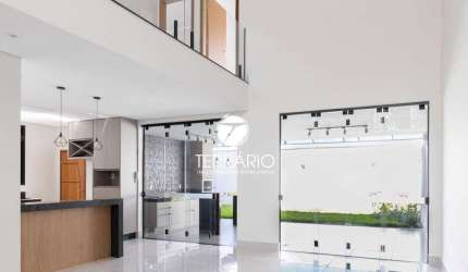 Casa à venda no Porto Real em Varginha com piscina, churrasqueira, 3 quartos, 1 suíte e 4 vagas
