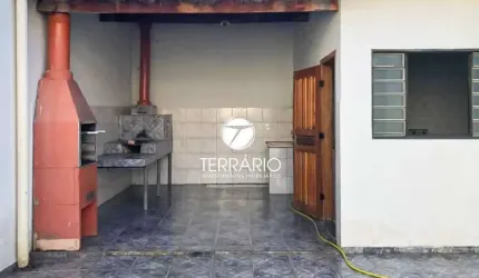 Casa à venda no Jardim Ribeiro em Varginha com churrasqueira, 4 quartos, 1 suíte e 2 vagas
