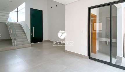 Casa à venda no Treviso em Varginha com 2 quartos, 1 suíte, 4 banheiros, churrasqueira e 3 vagas