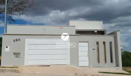 Casa à venda no Belo Horizonte em Varginha com 3 quartos, 1 suíte. 2 banheiros, churrasqueira e 2 vagas