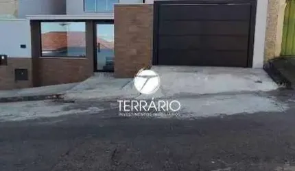 Casa à venda no Rezende em Varginha com 3 quartos, 1 suíte, 2 banheiros e churrasqueira