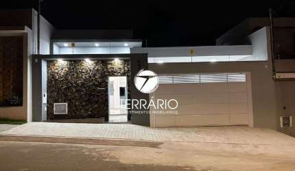 Casa à venda no Porto Real em Varginha com churrasqueira, 3 quartos, 1 suíte, 3 banheiros e 2 vagas