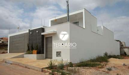 Casa à venda no Belo Horizonte em Varginha com 3 quartos, 1 suíte, churrasqueira, 3 vagas e energia fotovoltaica