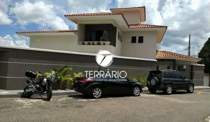 Casa à venda no Campos Elíseos em Varginha com piscina, 3 quartos, 1 suíte e 4 vagas