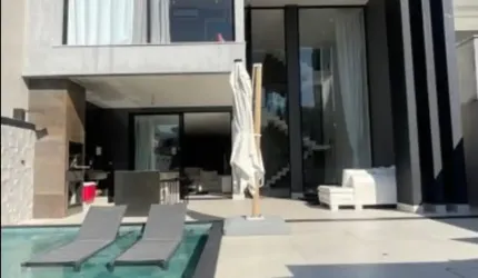 Casa triplex para locação no condomínio Riviera Del Sol, Recreio dos Bandeirantes.