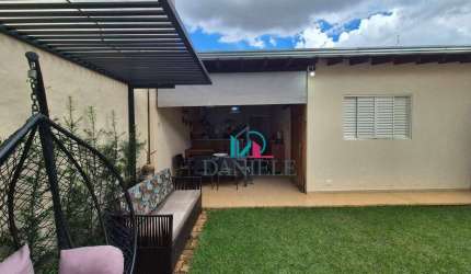 Linda casa com 4 quartos no Jardim Aclimação.