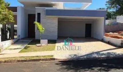 Casa térrea com 3 dormitórios localizada no condomínio Reserva do Campo