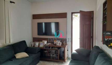Casa térrea com 3 dormitórios localizada no bairro Cambuy.
