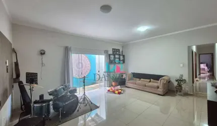 Linda casa no Jardim Eliana
