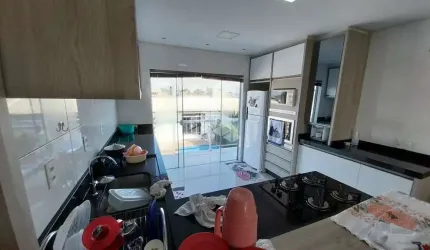 Casa Sobrado à venda com 03 dormitórios sendo 01 suíte, com piscina a venda no  Bairro Rio Grande,Palhoça, SC