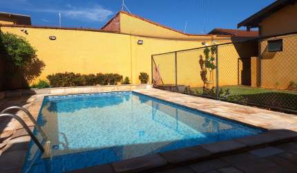 Casa com piscina a 600m do Hospital de Amor - Barretos