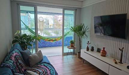 Apartamento espaçoso com 3 quartos, sendo duas suítes. Jardim Oceania