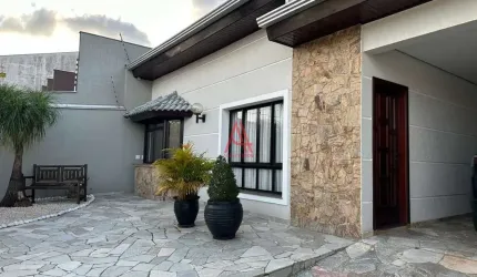 Casa com 3 quartos à venda na Rua Bruno Próspero Parolari, 853, Jardim dos Alpes I, Londrina por R$ 1.200.000