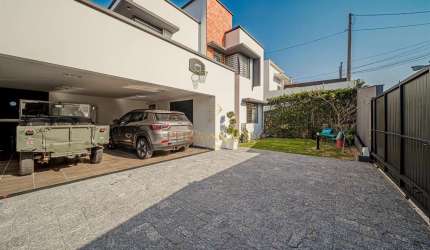 Casa moderna com 4 dormitórios no Bom Retiro