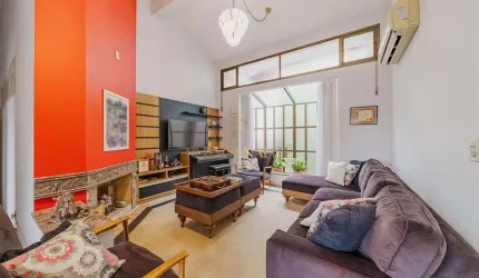 Casa plana no Saguaçu, com terreno grande e linda vista.