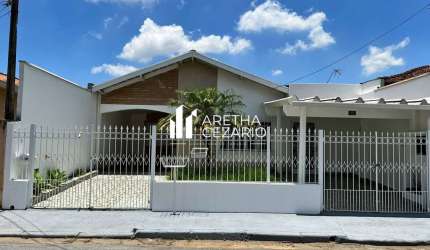 Casa com 05 Dormitórios sendo uma suíte à venda, 200m² Por R$680.000 - Jardim Independência - Taubaté - SP