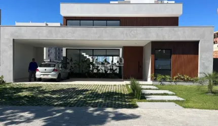 Casa térrea à venda PRONTA PARA MORAR, 215 m2 - 3 SUÍTES - 450 m2 terreno, Urbanova - S.J.Campos/SP