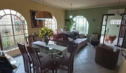 Casa Térrea lote inteiro no Jardim das Industrias para venda