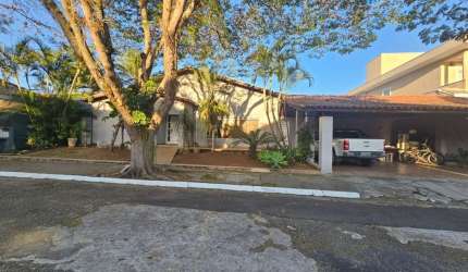 Casa á venda 6 quartos Colinas