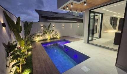 Casa a venda 4 suítes Urbanova
