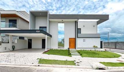 Casa à venda com 3 suítes no condomínio Rudá