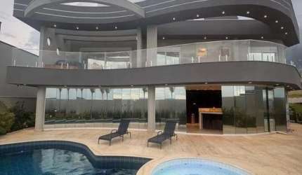 Belíssima casa moderna a venda localizada no RESIDENCIAL ECOPARK BOURBON, conta com 4 suítes!