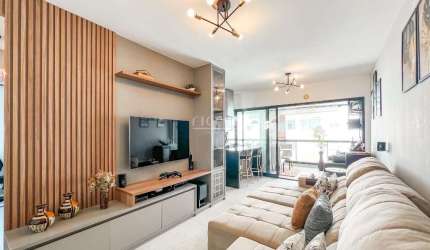Apartamento mobiliado, andar alto, com 84m² e localizado no bairro Vila Adyana!