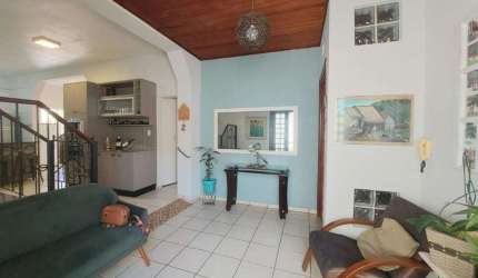 Ótima Casa Assobradada no Parque Industrial
