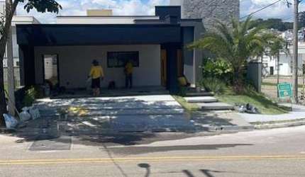 Casa térrea à venda no Residencial Terras do Vale - 120m² construídos em terreno de 300m²!