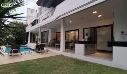 Casa a venda de alto padrão, no condomínio Colinas, assobradada de três andares, com 5 suítes!