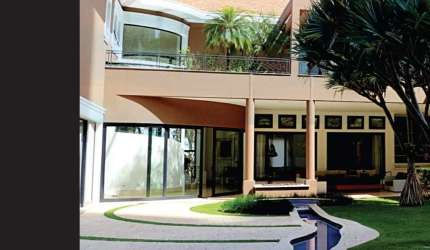 Mansão de primeira linha em condomínio fechado - 1.180m2 AU e 2.000m2 de terreno