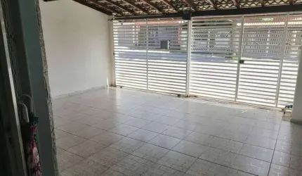 Sobrado no Bosque dos Ipes com 04 dormitórios