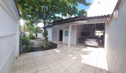 Casa com 02 quartos