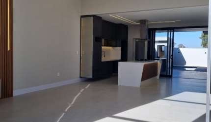 Casa Térrea, moderna, 3 suítes, no Condomínio Vila Sapezal, oportunidade.