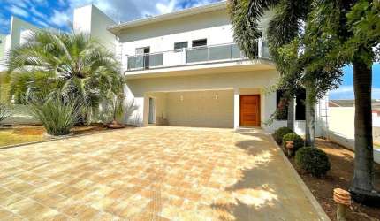 Lindo Sobrado, 4 suítes, piscina, Condomínio fechado, próximo ao centro e Parque Ecológico