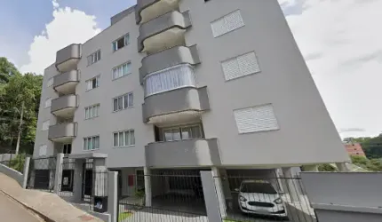 Apartamento semimobiliado para locação