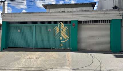 Espaço Comercial na Vila Mariana: Casa com 5 Quartos, 3 Salas e 4 Banheiros, Próximo ao Metrô Santa Cruz
