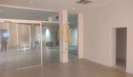 Salão Comercial na Penha de França - São Paulo-SP: 5 salas, 5 banheiros, 3 vagas de garagem, 360m². Excelente oportunidade para o seu negócio!