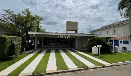 Excelente imóvel disponível para locação no Jardim Theodora de 353 m2 construídos e 600 m2 de terreno.
