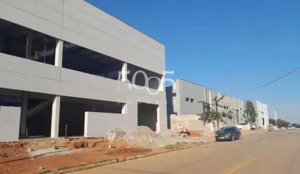 Galpão industrial com 1.500m² de área construída e 2.000m² de área total