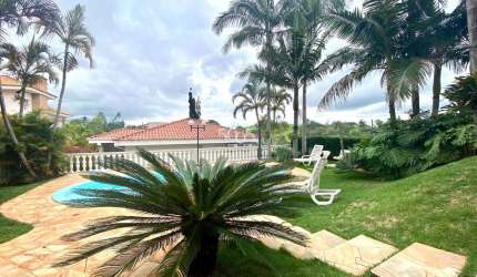 Casa disponível para venda e locação no Condomínio Campos Santo Antônio com 761,44m² de área total e 244,00m² de construção.