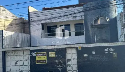 Casa triplex - Avenida João Ribeiro